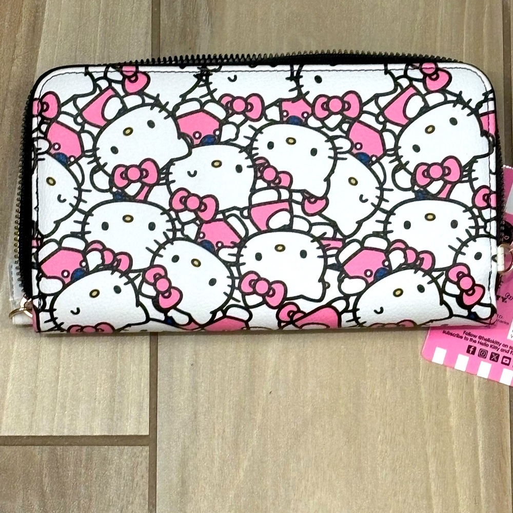 NWT Hello Kitty Pink and White Zippered Wallet